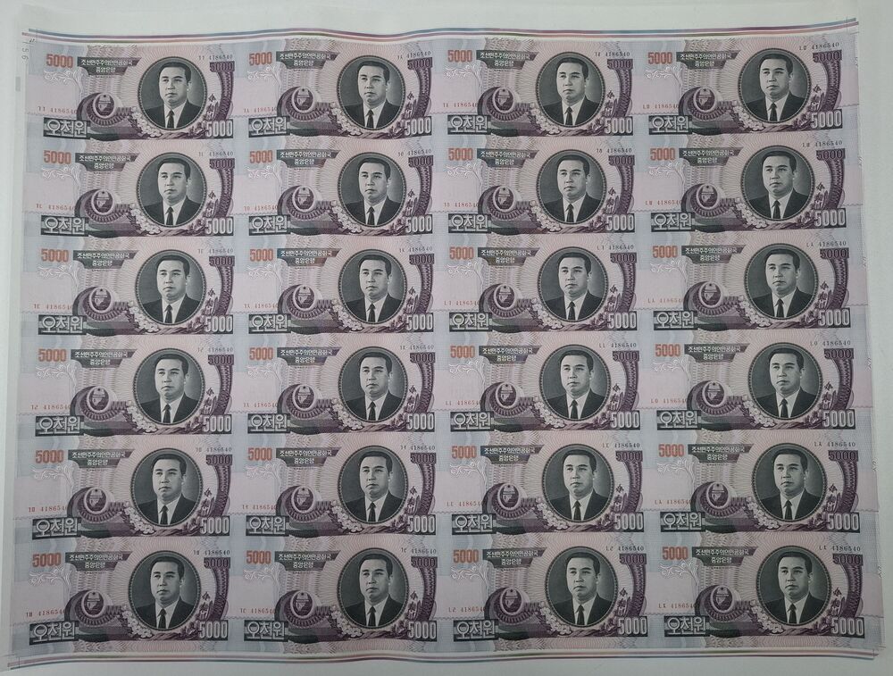 Korea, North - Sheet of 5.000 Won 2002 - Pick # 45 - AU/UNC