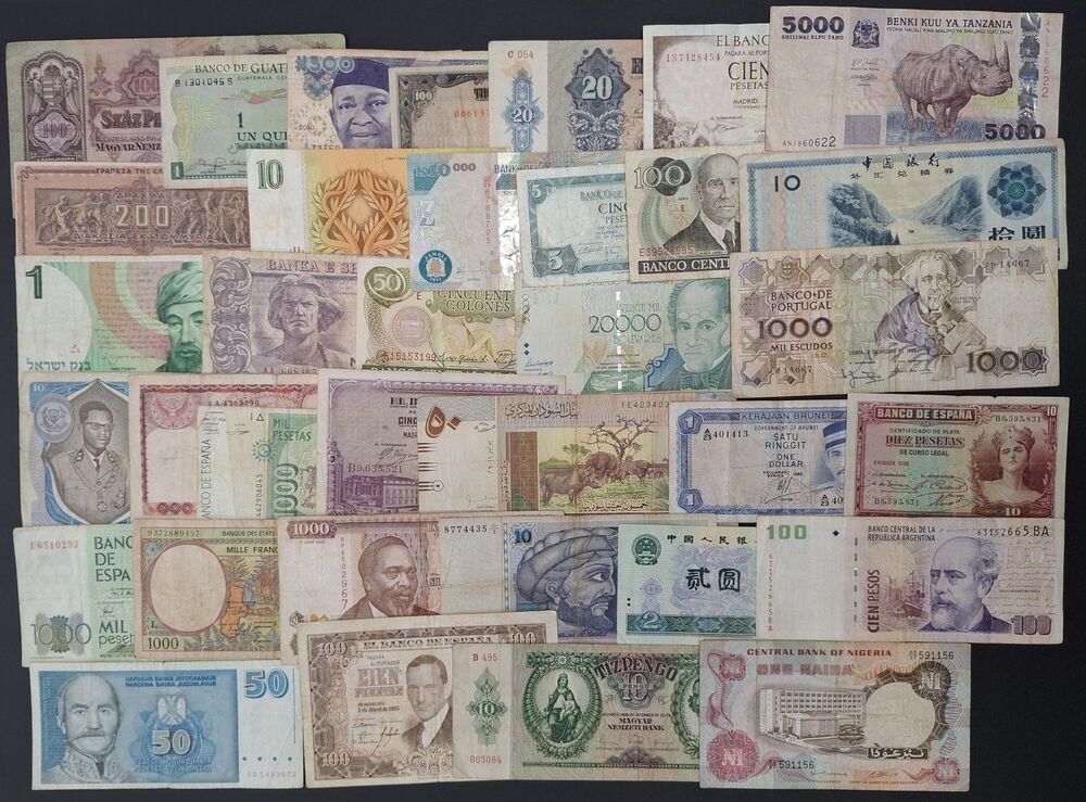   Mixed lot of 35 world banknotes, in circulated grades (6)
