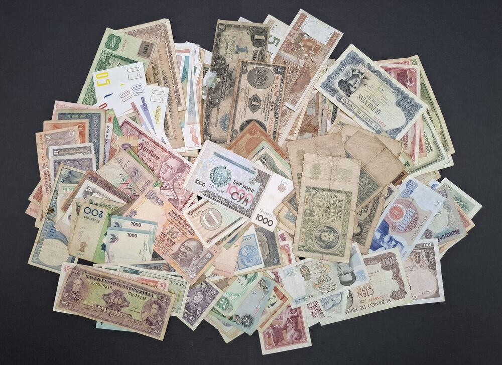 Surprise Box - About 330 Pieces - Mostly very circulated grades 